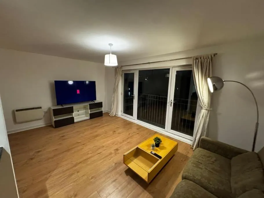 Image of Luxury 2BR Flat Near Manchester Town