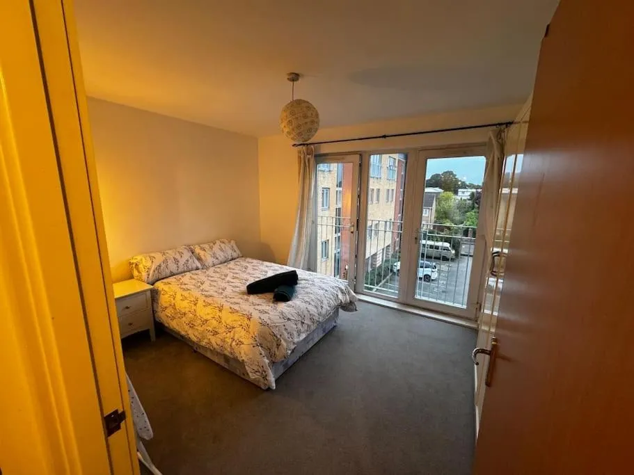 Image 2 of Luxury 2BR Flat Near Manchester Town