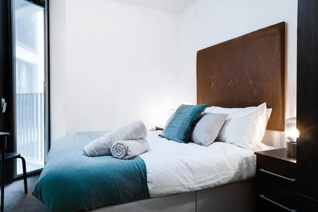 Image 6 of Luxury 2Bd 2BR Free Parking 2 min walk to station