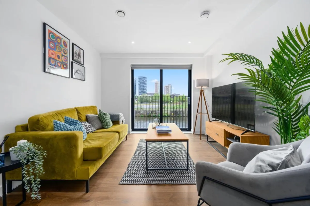 Image 2 of Luxury 2 Bed, 2 Bath Apartment
