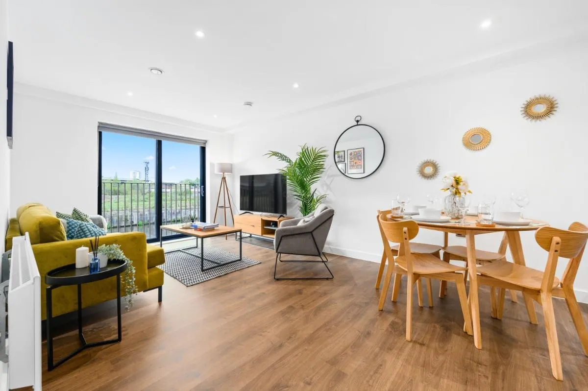 Image 3 of Luxury 2 Bed, 2 Bath Apartment