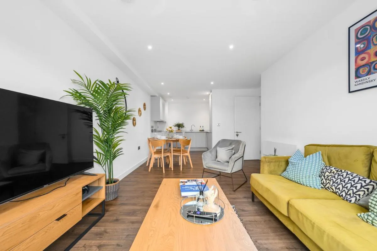 Image 4 of Luxury 2 Bed, 2 Bath Apartment