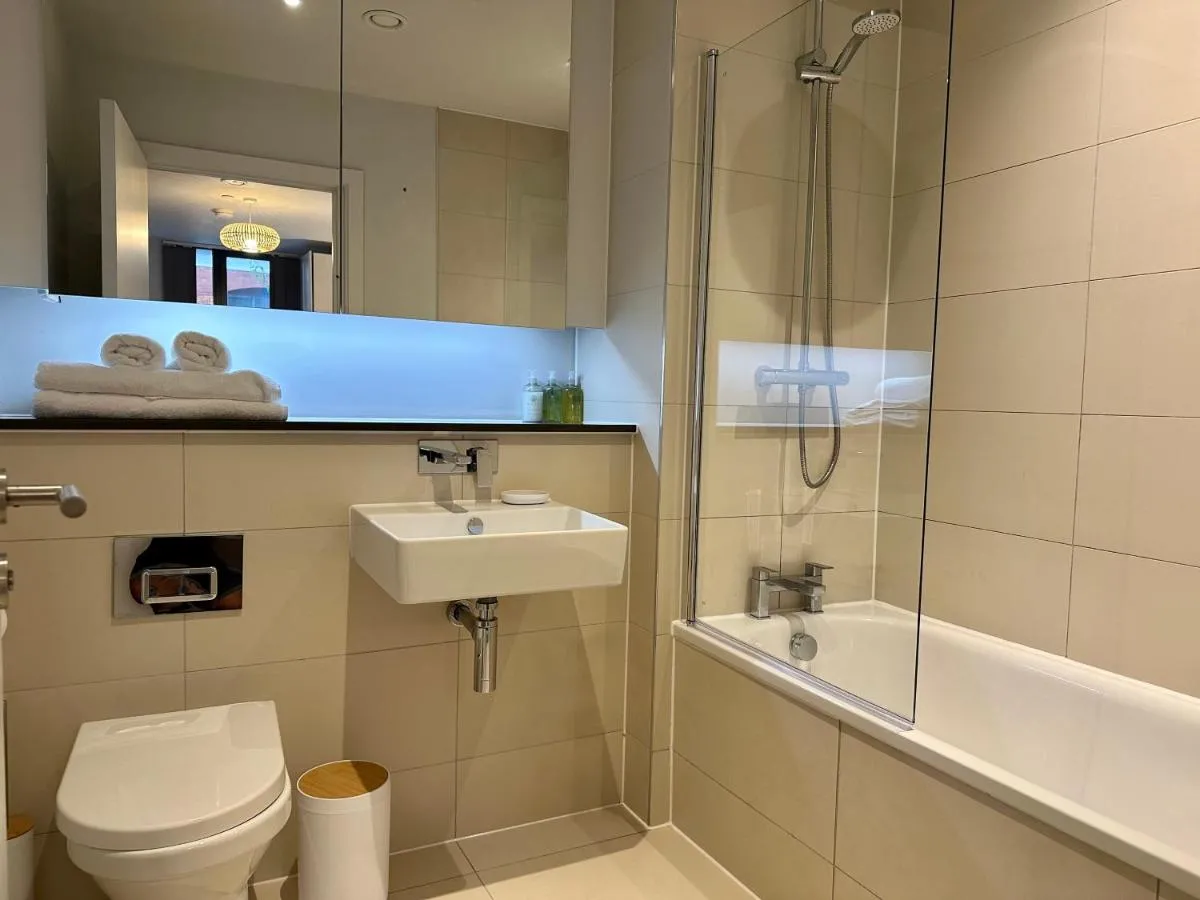 Image 2 of Luxury 2 Bed 2 Bath Central Manchester