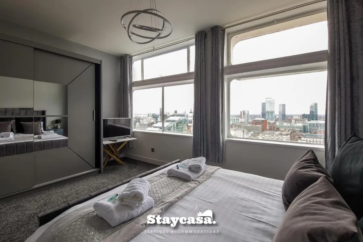 Image 3 of Luxury 2bdr Penthouse On 23rd Floor With View