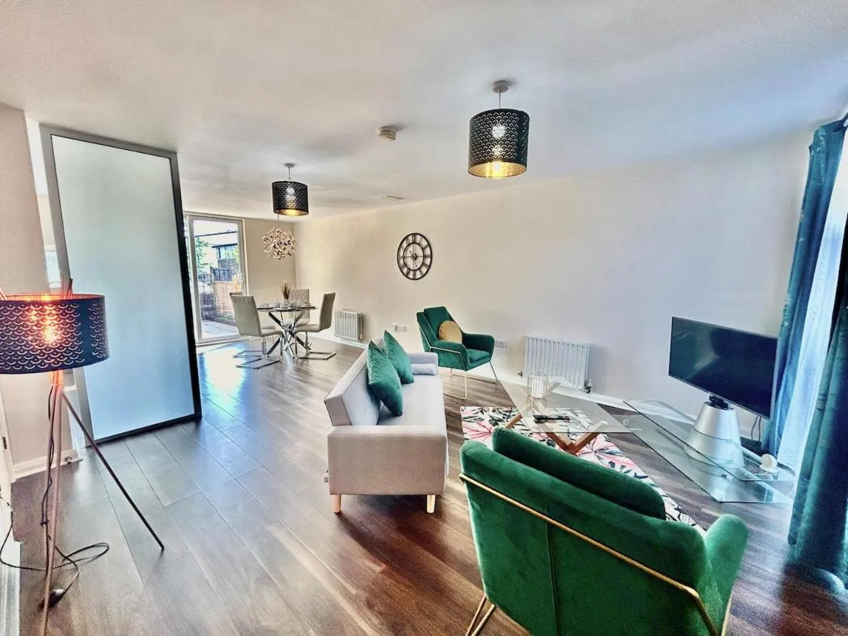 Image 1 of Luxury 3 Bedroom House Near Etihad Stadium and CoOp arena