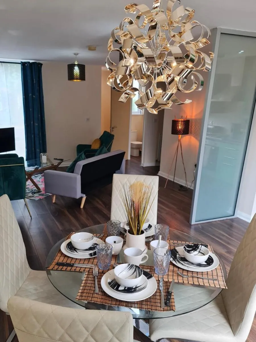 Image 4 of Luxury 3 Bedroom House Near Etihad Stadium and CoOp arena