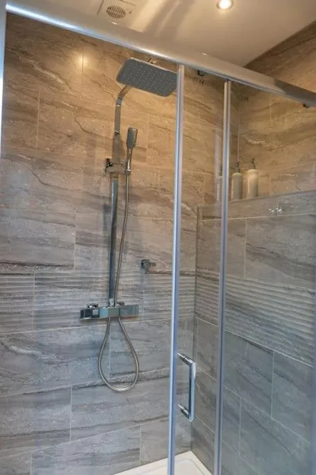 Image 5 of Luxury 4 Bedroom Apartment