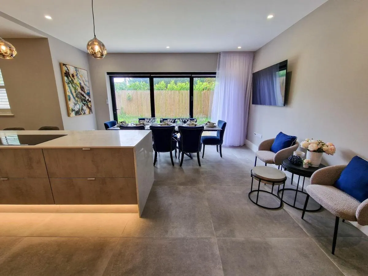 Image 2 of Luxury 5* Didsbury Family Home