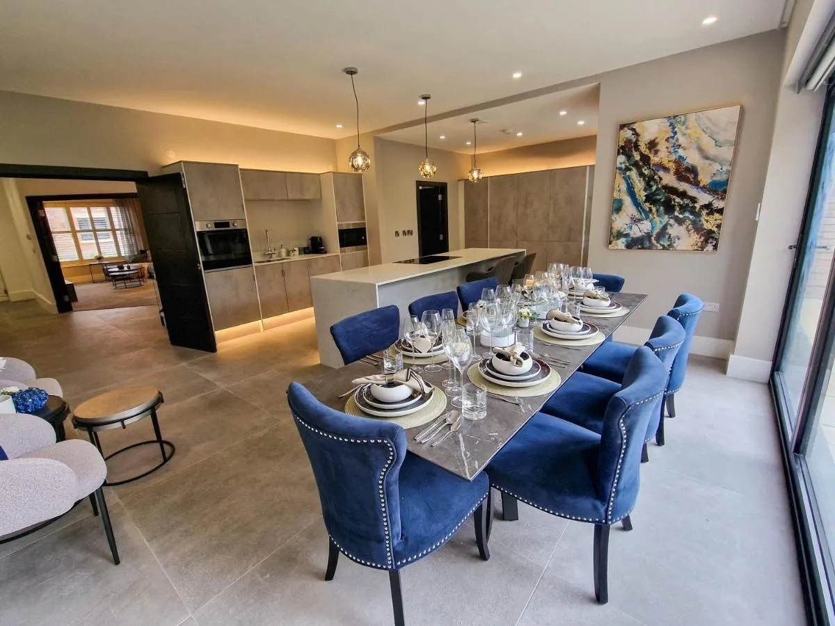 Image 4 of Luxury 5* Didsbury Family Home
