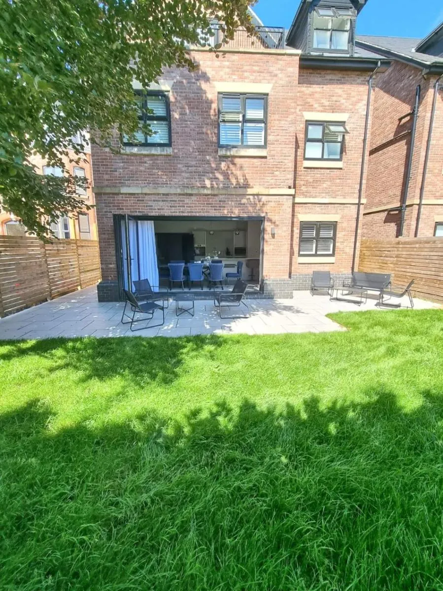 Image 6 of Luxury 5* Didsbury Family Home