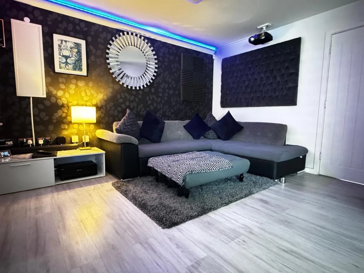Image 4 of Luxury Spacious Modern Apartment near city centre