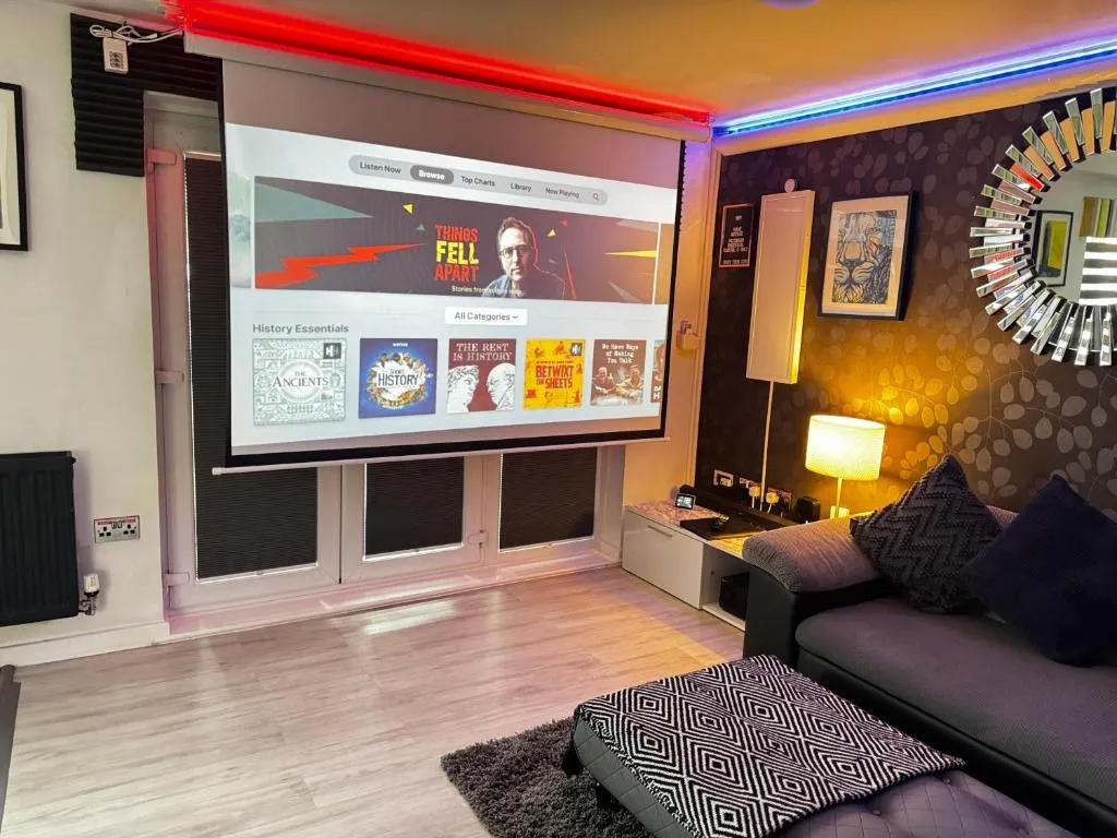 Image of Luxury Spacious Modern Apartment near city centre