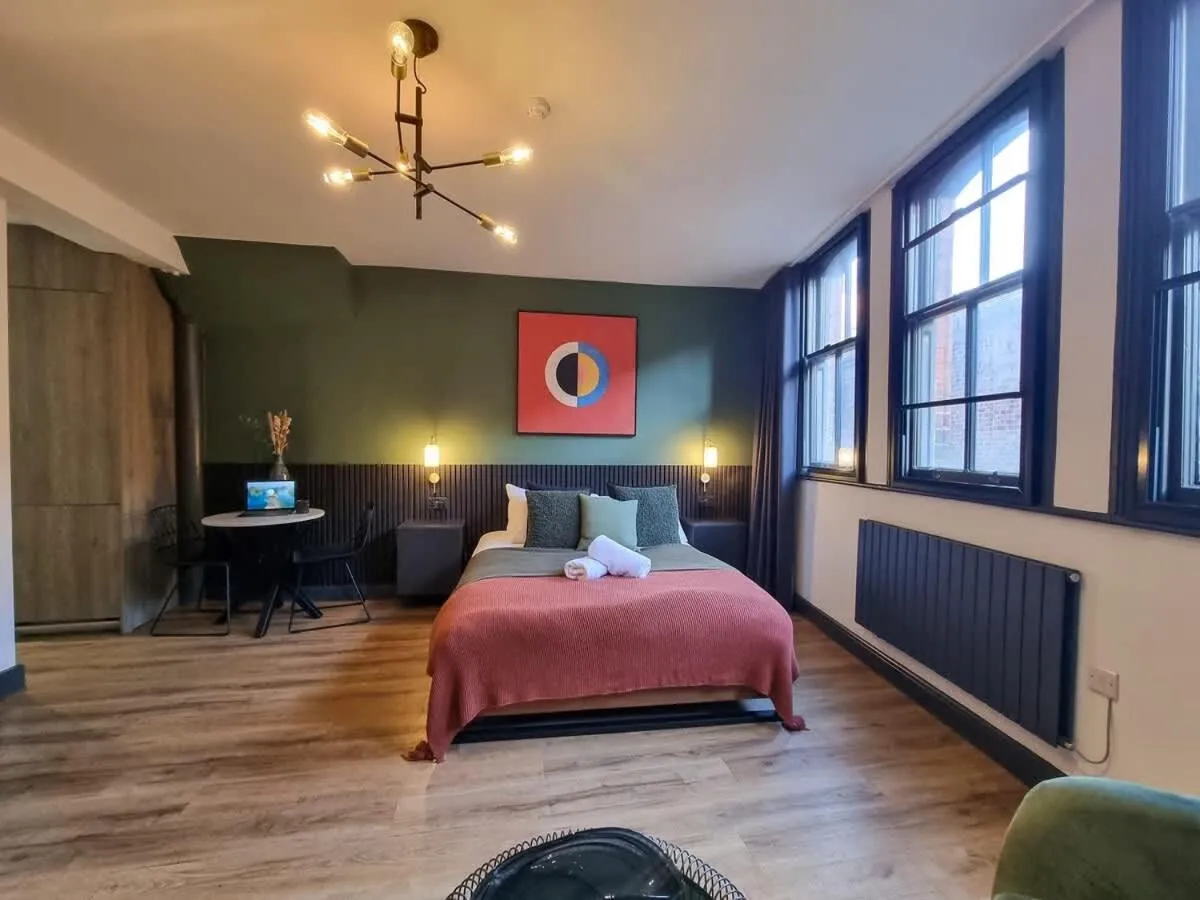 Image 2 of Luxury Studio in Heart of MCR