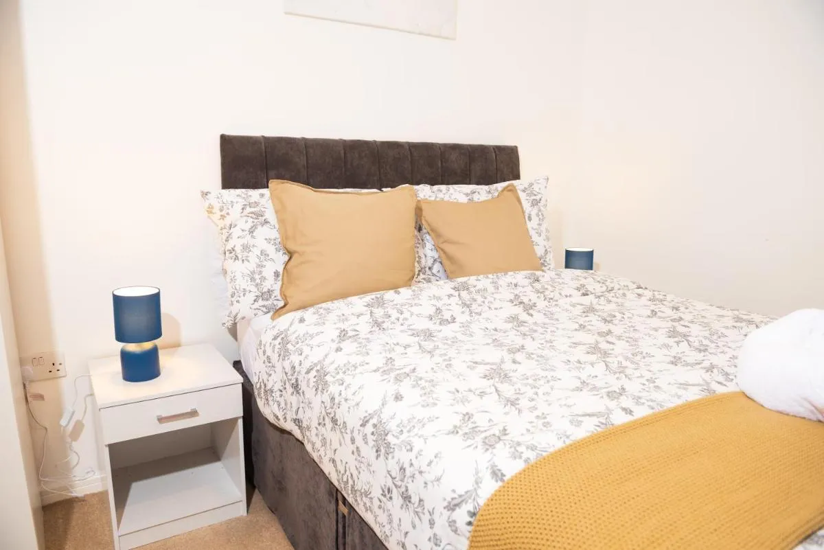 Image 6 of Luxury Two bedroom Flat opposite COOP Live n Etihad Stadium with Free secure Parking, Netflix and Sky TV