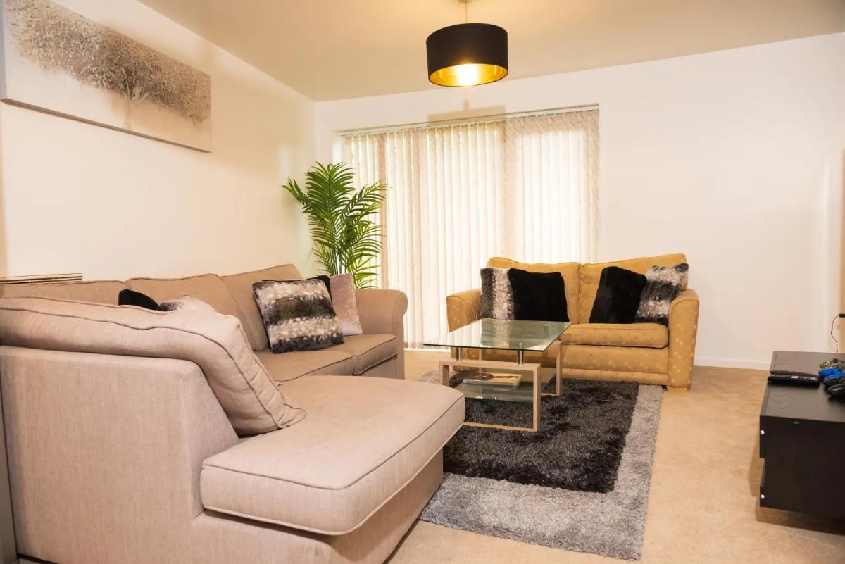 Image 3 of Luxury Two bedroom Flat opposite COOP Live n Etihad Stadium with Free secure Parking, Netflix and Sky TV