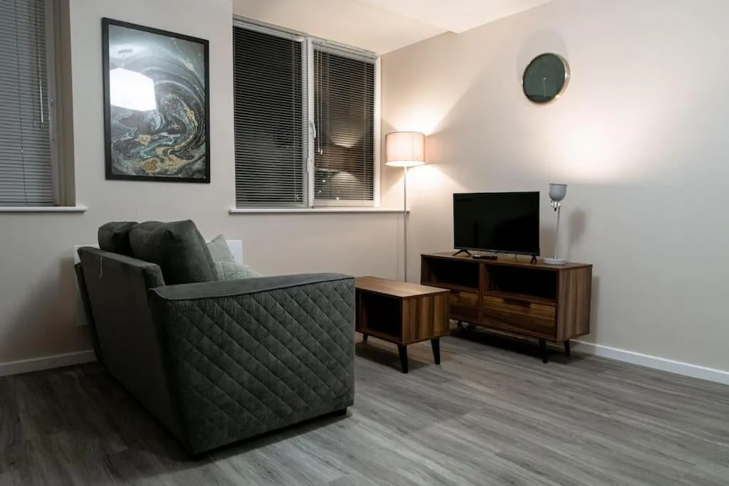 Image 2 of Manchester 1Bed Apartment, Free Parking For Two, Long Term Discounts