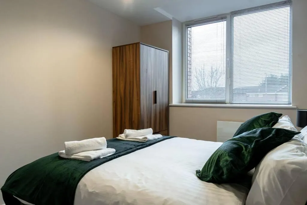 Image 3 of Manchester 1Bed Apartment, Free Parking For Two, Long Term Discounts