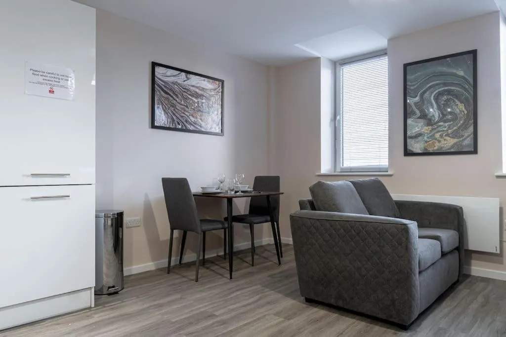 Image 5 of Manchester 1Bed Apartment, Free Parking For Two, Long Term Discounts