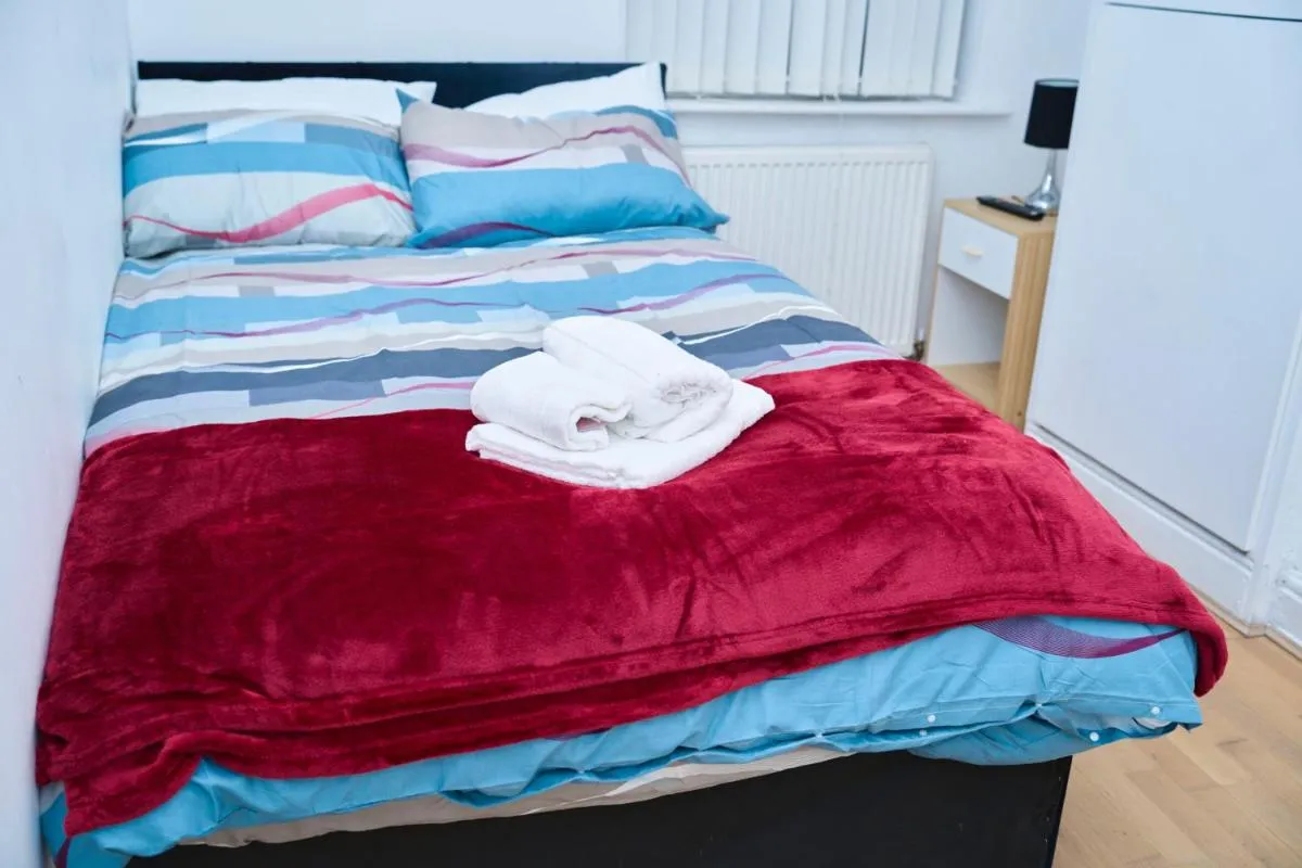 Image 2 of Manchester 2Dbed Tv CloseToLocalSights