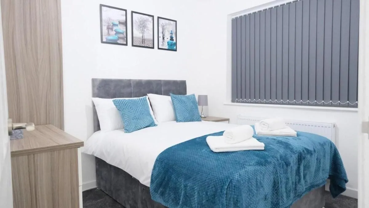 Image 1 of Manchester – 3 Bedroom House – Sleeps 5 – EtihCity