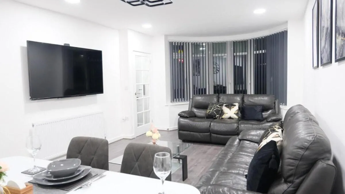 Image 5 of Manchester – 3 Bedroom House – Sleeps 5 – EtihCity