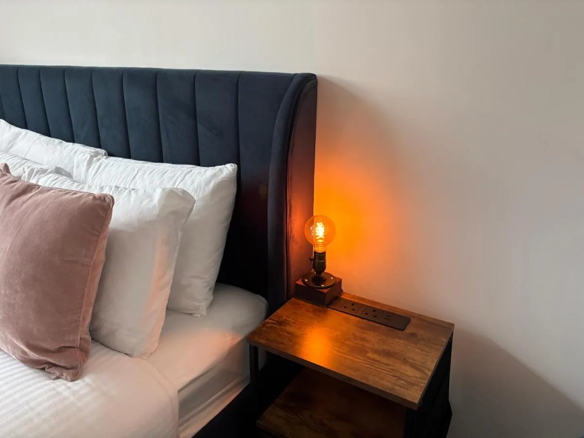 Image 6 of Manchester Apt, Free Parking, Business, Couples & Families