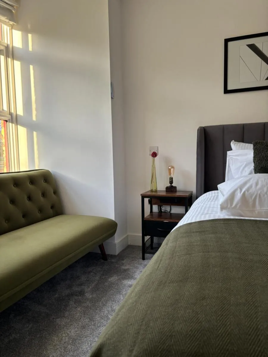 Image 5 of Manchester Apt, Free Parking, Business, Couples & Families