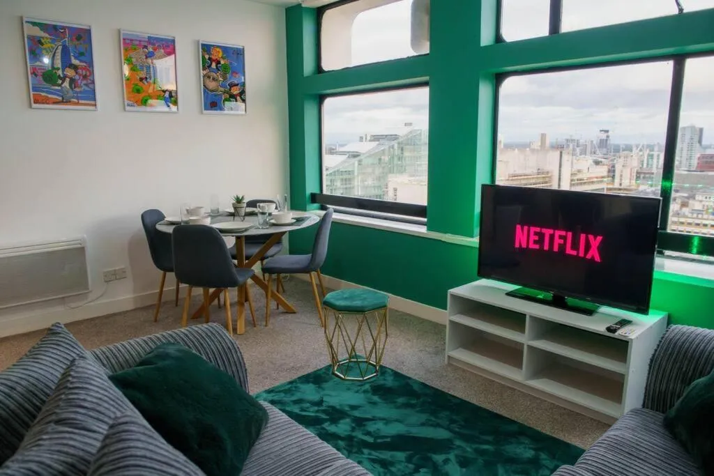 Image of Manchester City Centre Apartment, Skyline View