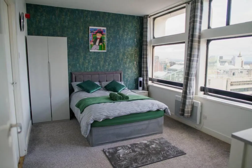 Image 2 of Manchester City Centre Apartment, Skyline View