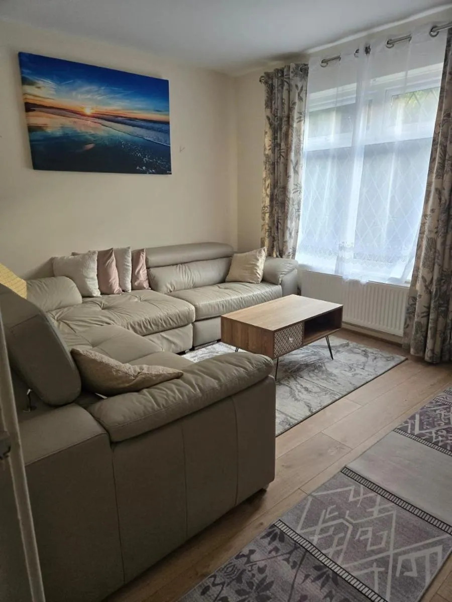 Image 3 of Manchester City Centre Town House