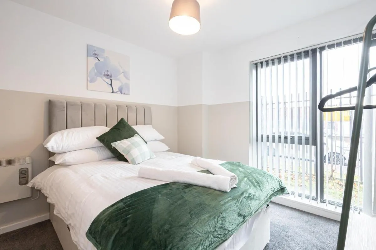 Image 5 of Manchester – Luxury Serviced Apartment, Close to Old Trafford, City Centre, Media City, Etihad, Coop Live, AO Arena, Salford Quays, sleeps up to 6, with Free Private Car Parking