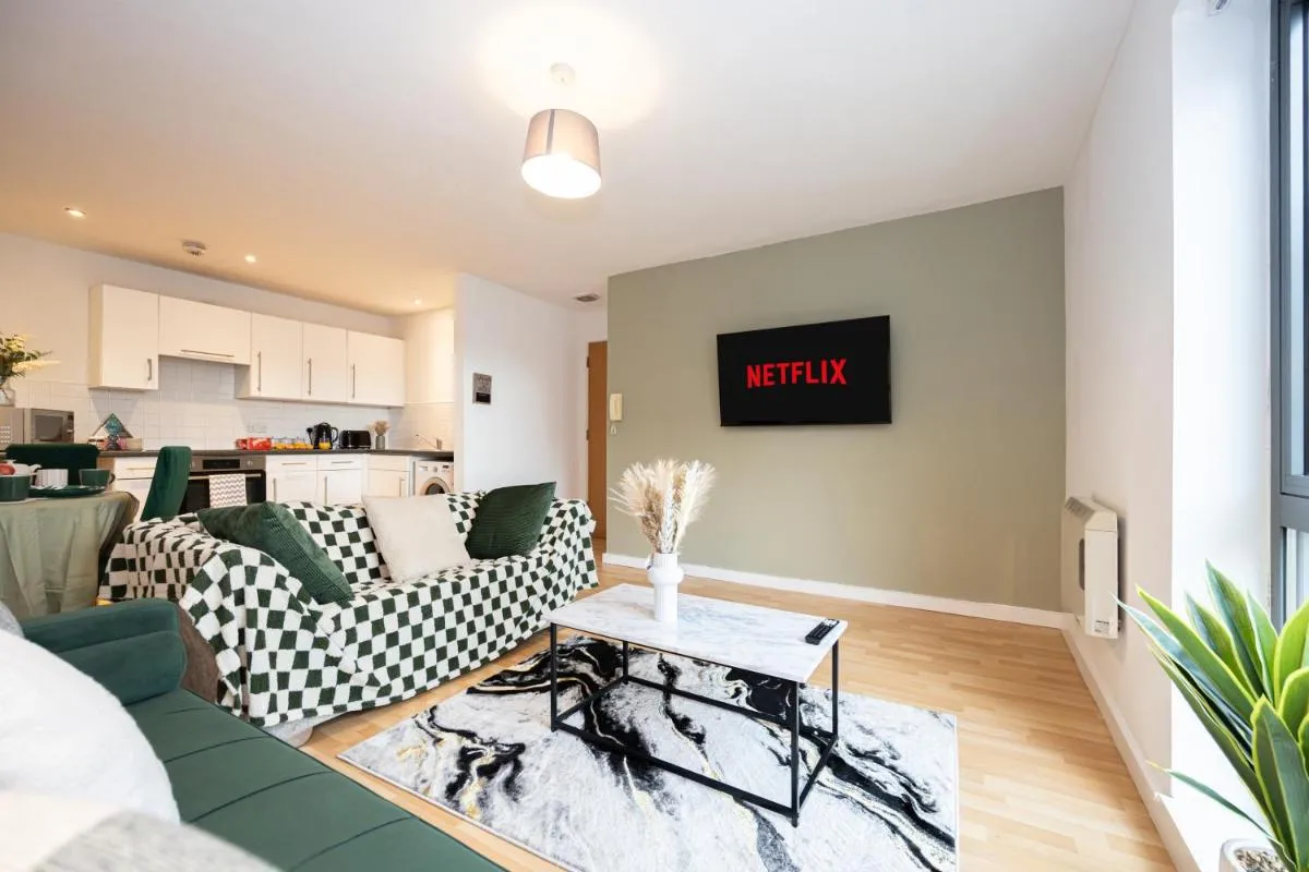 Image 2 of Manchester – Luxury Serviced Apartment, Close to Old Trafford, City Centre, Media City, Etihad, Coop Live, AO Arena, Salford Quays, sleeps up to 6, with Free Private Car Parking