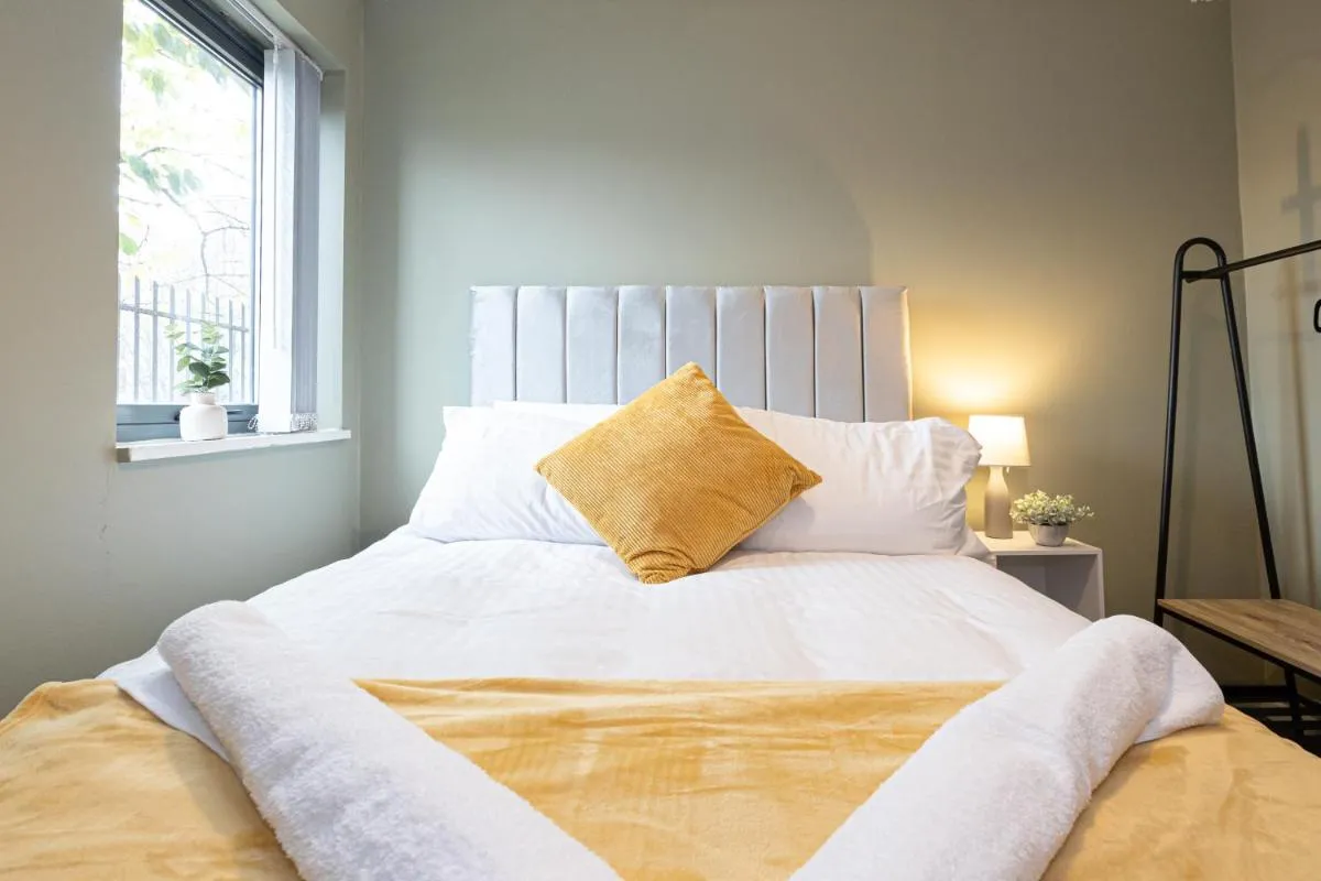 Image 4 of Manchester – Luxury Serviced Apartment, Close to Old Trafford, City Centre, Media City, Etihad, Coop Live, AO Arena, Salford Quays, sleeps up to 6, with Free Private Car Parking