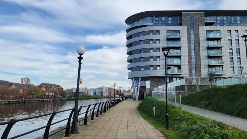 Image of Manchester’s Luxurious 2-Bed Haven with Balcony – Canal Views & Proximity to Manchester United