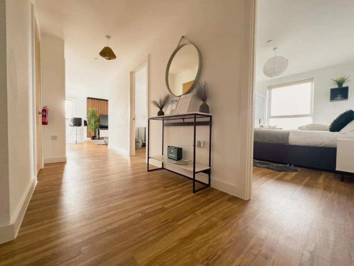 Image 2 of Manchester’s Luxurious 2-Bed Haven with Balcony – Canal Views & Proximity to Manchester United