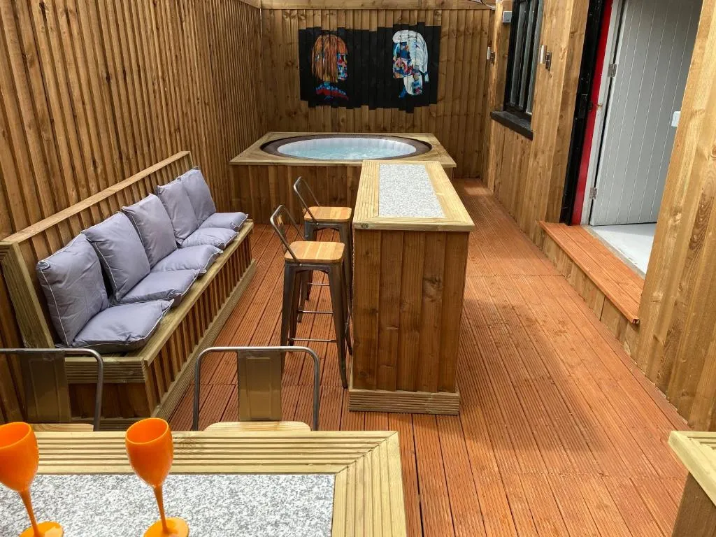 Image of Mason Street Apartment Sleeps 16
