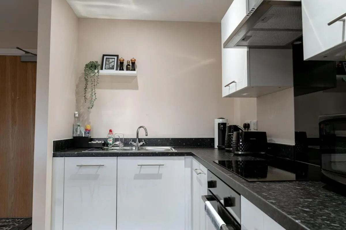 Image 3 of Modern 1 Bedroom Apartment in Manchester