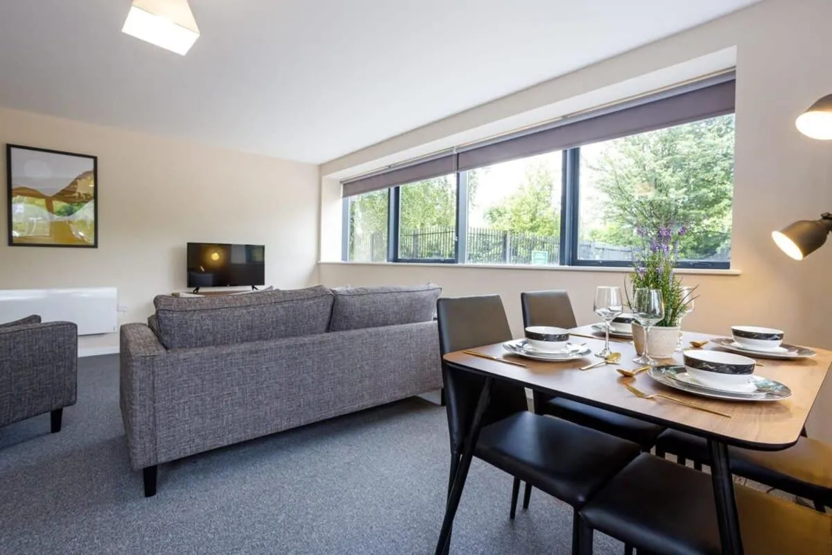 Image 2 of Modern 2 Bedroom Apartment Manchester