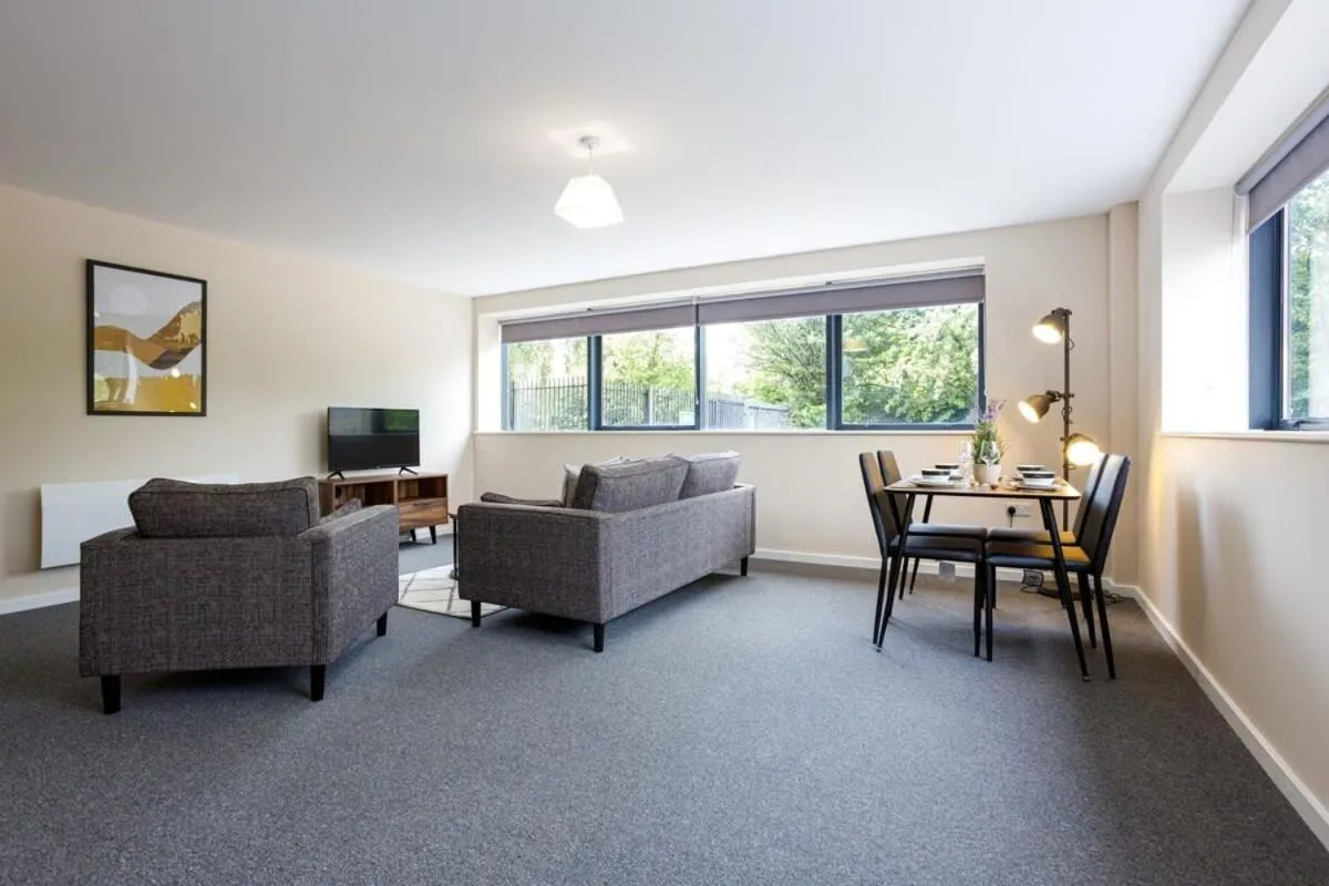 Image 6 of Modern 2 Bedroom Apartment Manchester
