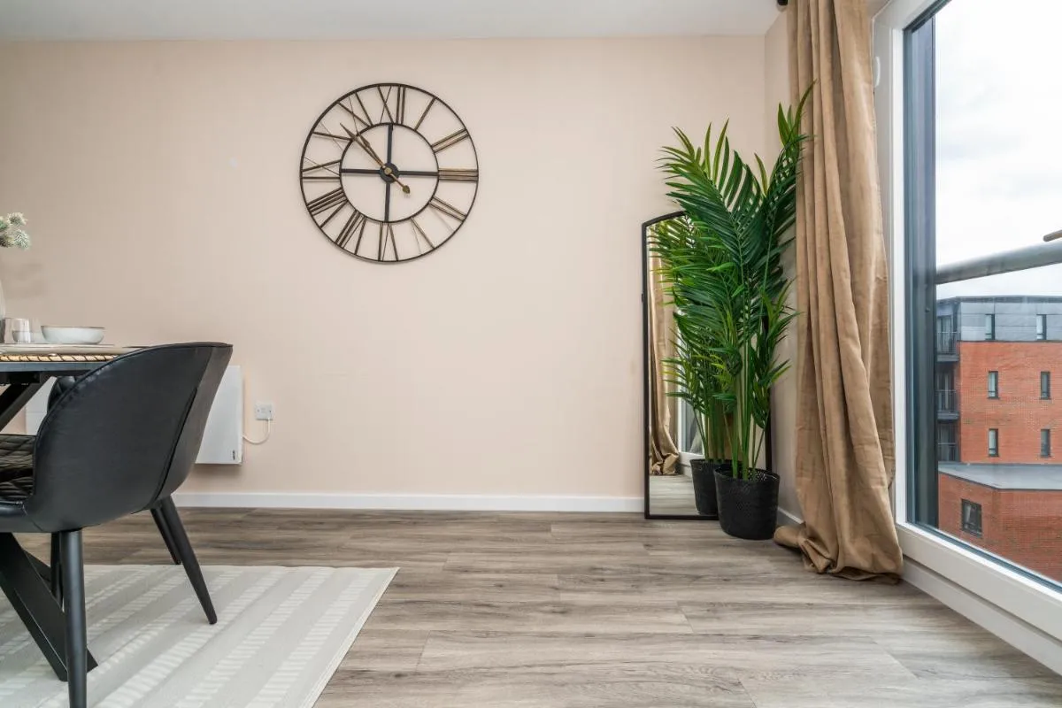Image 2 of Modern 2bed in Manchester