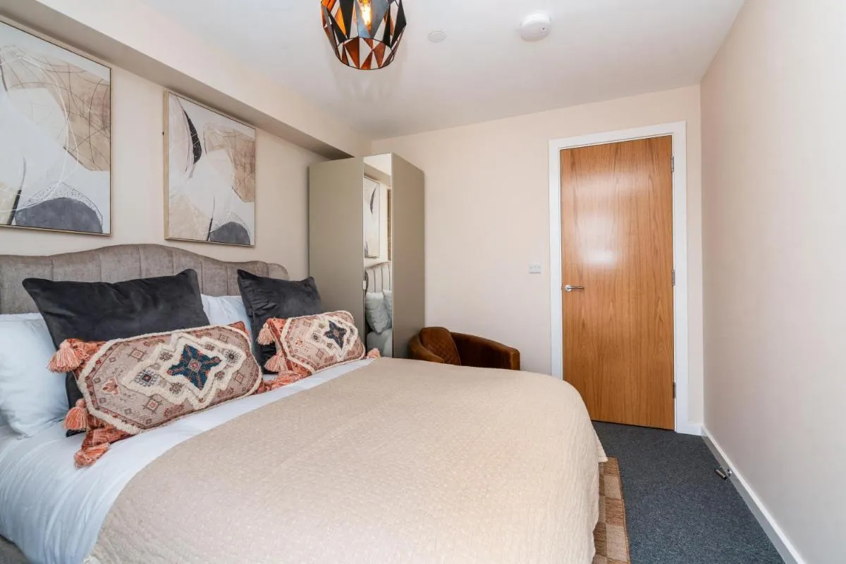Image 3 of Modern 2bed in Manchester