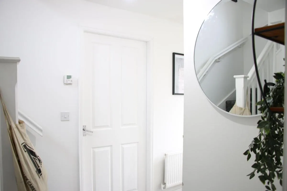 Image 3 of Modern Central Townhouse-Free Parking-Pool Table