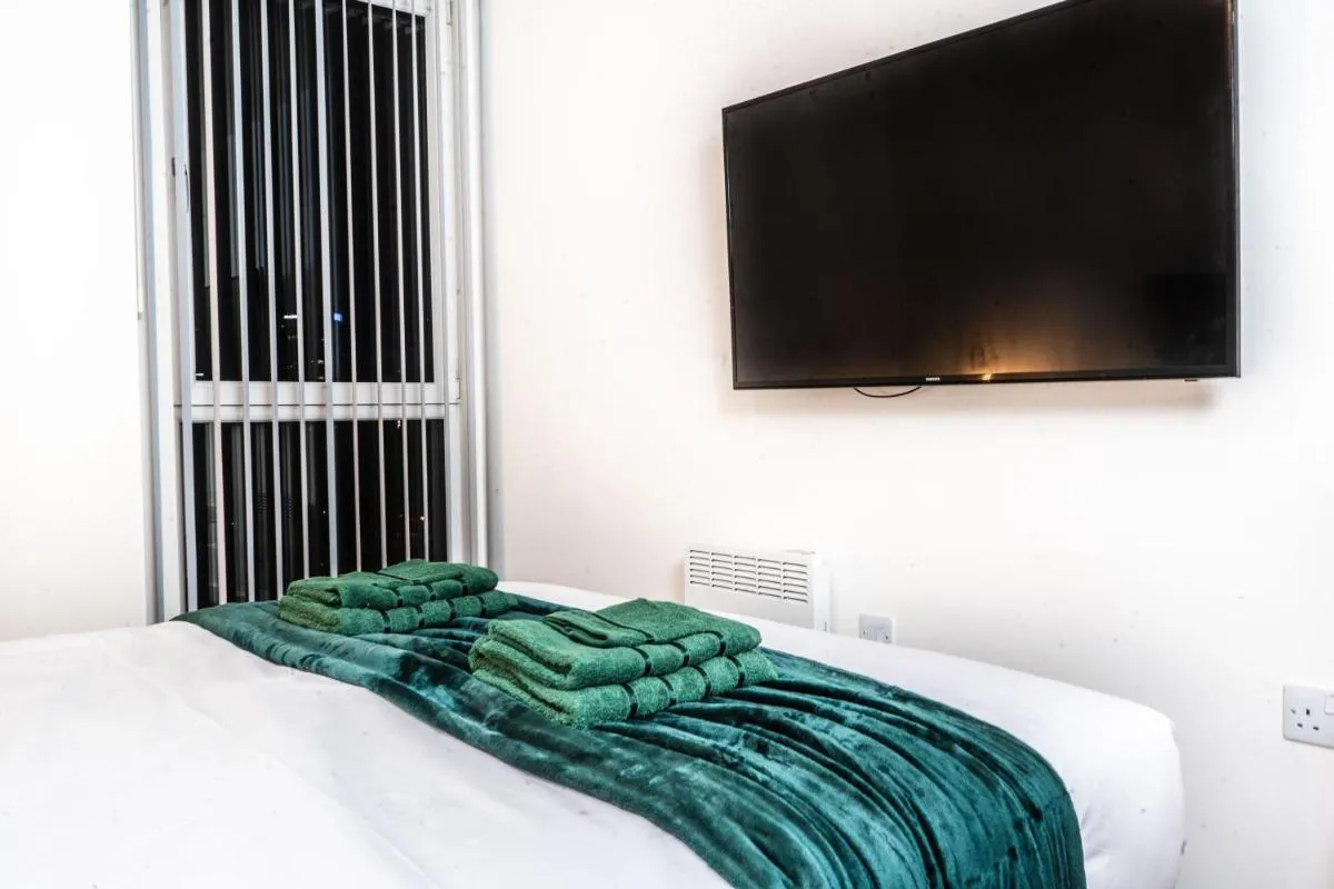 Image 3 of Modern City Centre Apartment With Smart Technology