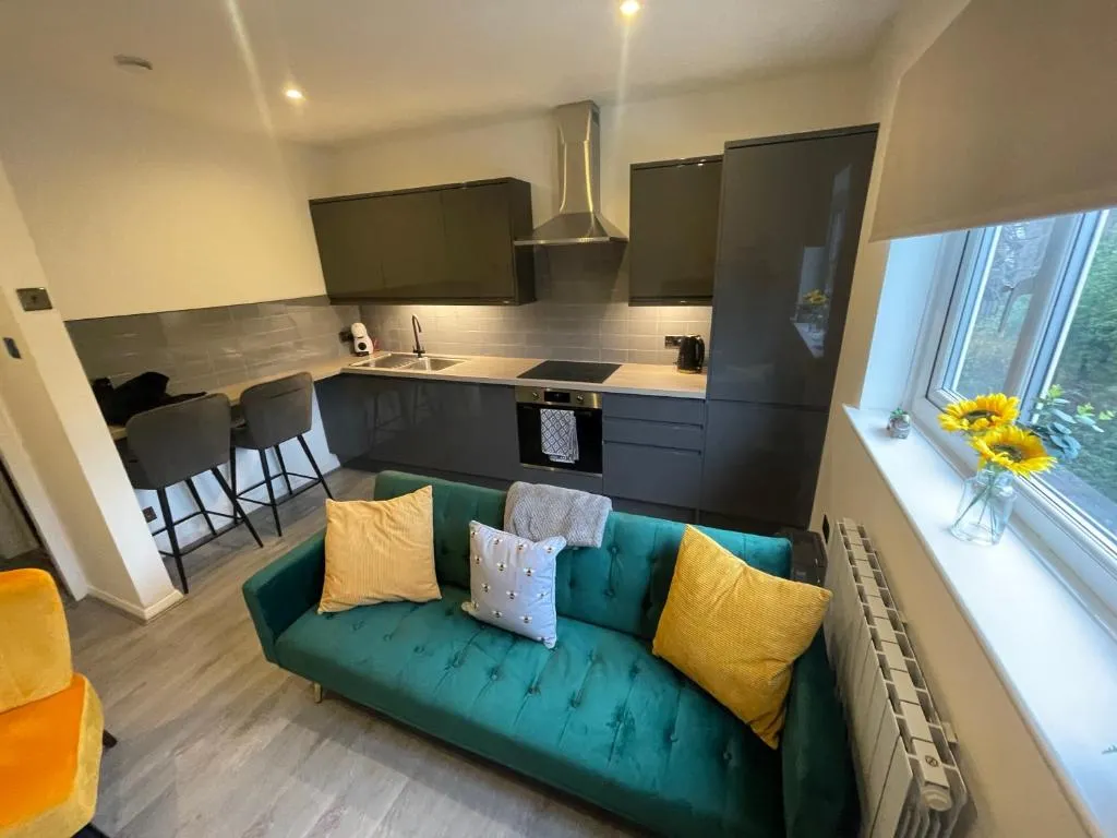 Image of Modern Cosy 1 Bed Apartment near City Centre~Double Bed~Parking