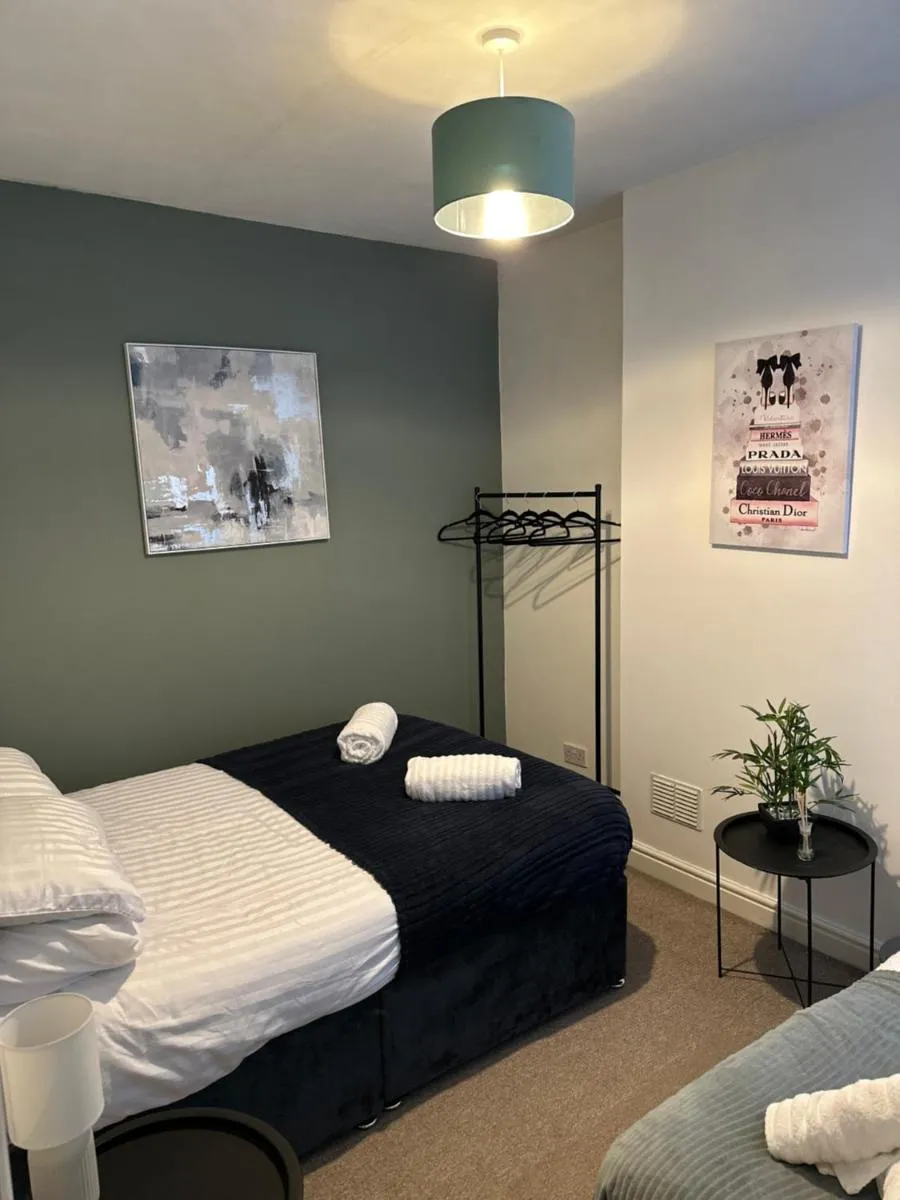 Image 6 of Modern & Spacious – Pool Table – Free Parking – Sleeps 10