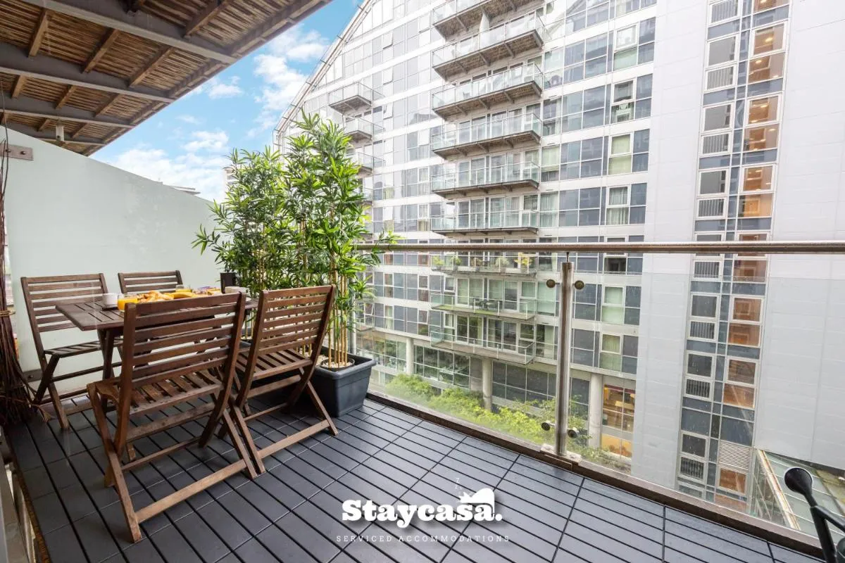 Image 2 of Modern Studio W Balcony & Secured Parking