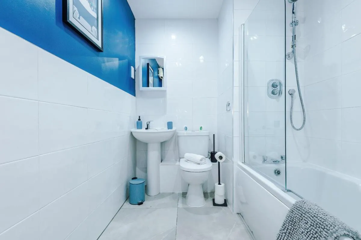 Image 6 of NEW! Stunning 2-Bed Apartment in Manchester by 53 Degrees Property, Amazing Location – Sleeps 6!