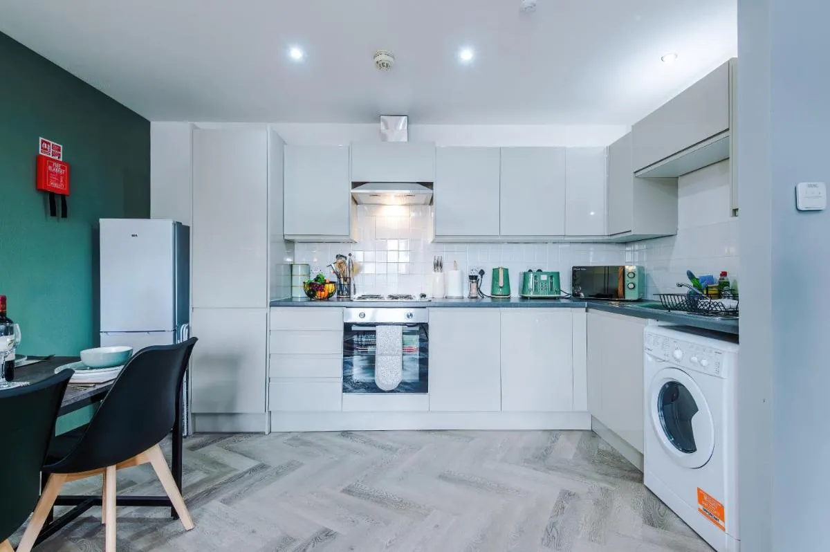 Image 4 of NEW! Stunning 2-Bed Apartment in Manchester by 53 Degrees Property, Amazing Location – Sleeps 6!