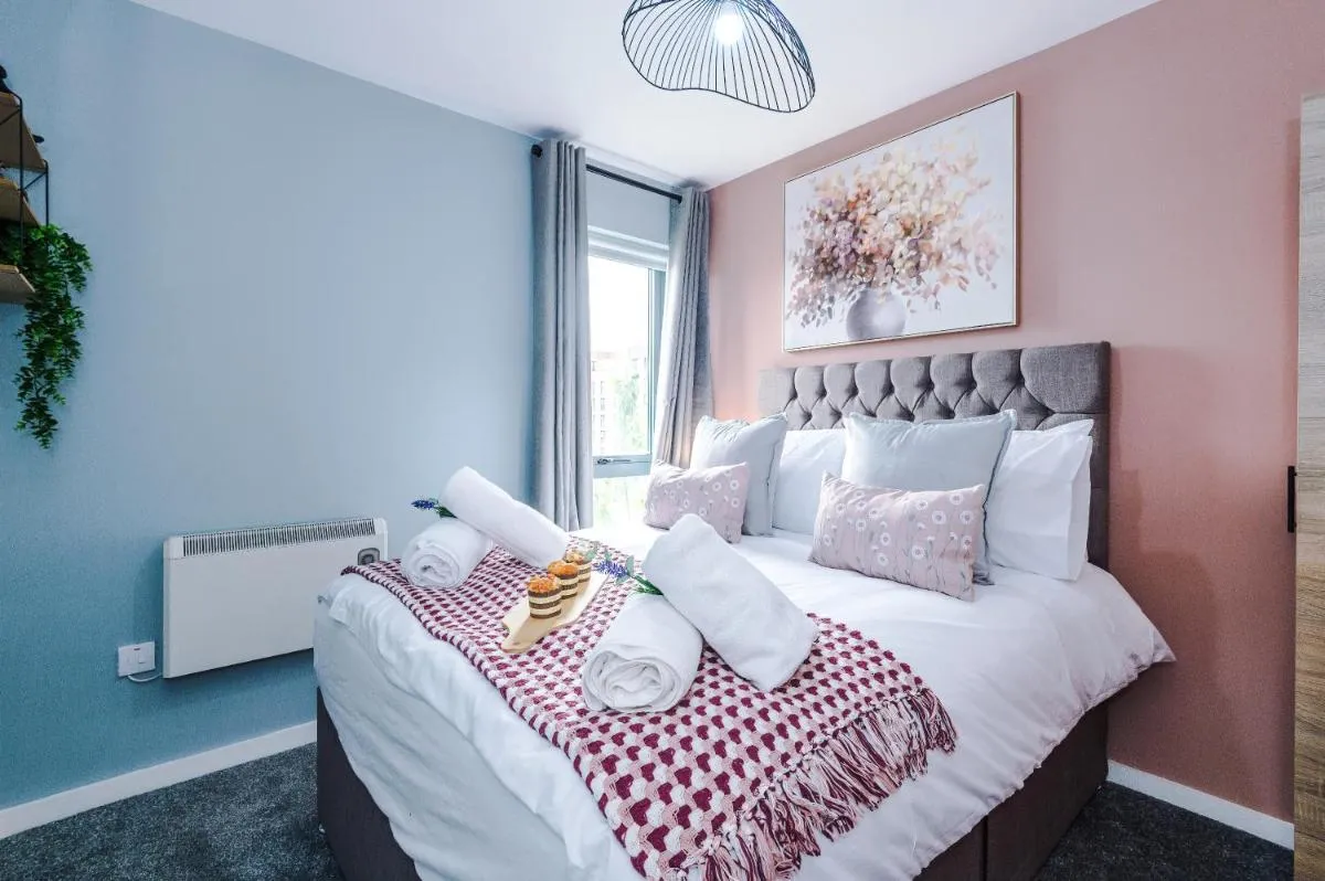 Image 3 of NEW! Stunning 2-Bed Apartment in Manchester by 53 Degrees Property, Amazing Location – Sleeps 6!