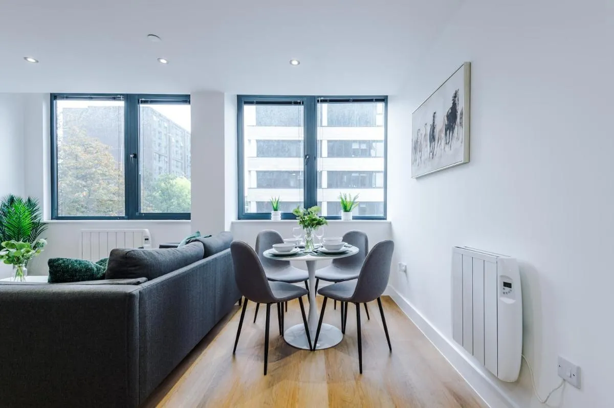 Image 6 of NEW! Stylish 2-bed apartment in Manchester by 53 Degrees Property – Amazing location, Ideal for Small Groups – Sleeps 4!